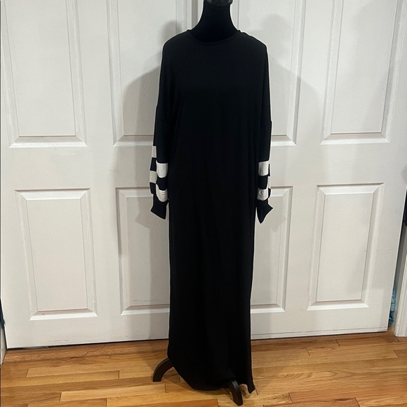 Pre-loved🖤🖤Elegant Black and White Striped Sleeve Dress - Picture 4 of 15